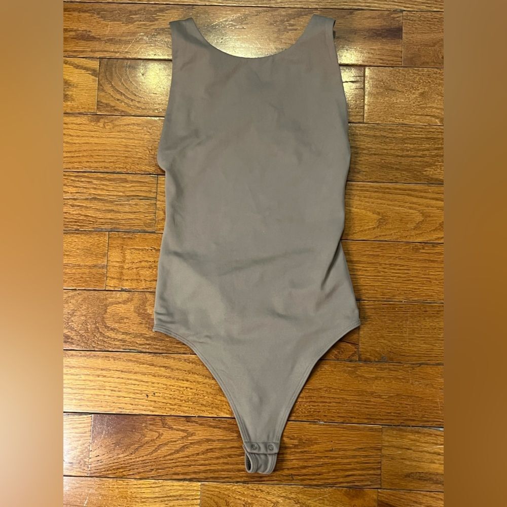 Aritzia Babaton Contour Lowell Bodysuit Taupe Open Back Sleeveless XS